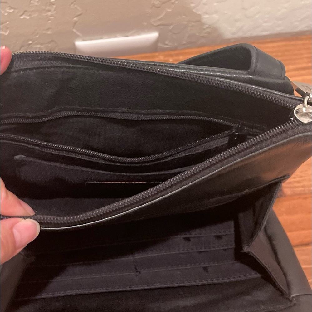 HOBO International Black Leather Crossbody Shoulder bag w/ double zipper closure - Picture 7 of 13